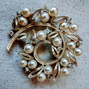 TARA Vintage Costume Brooch - Faux Pearl & Rhinestone Gold Tone Nature Swirl